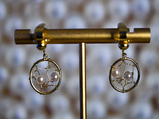 Pearl Gold Wire Clip On Earrings